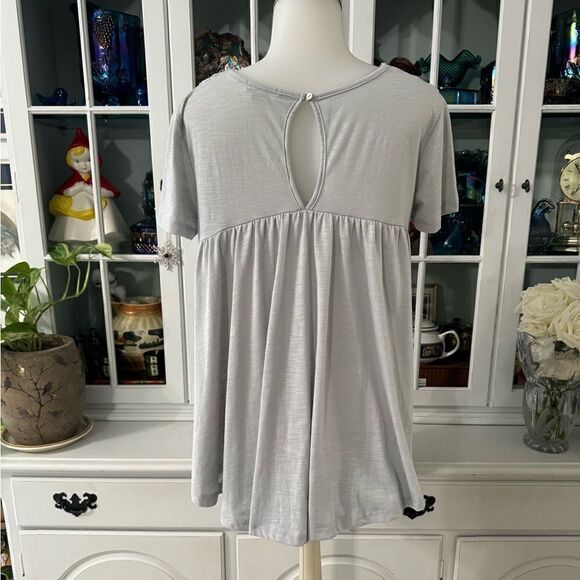 Anama Light Gray Flowy Short Sleeve Top Size Small - Picture 5 of 8